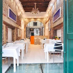 Al Mascaron Ridente Venezia